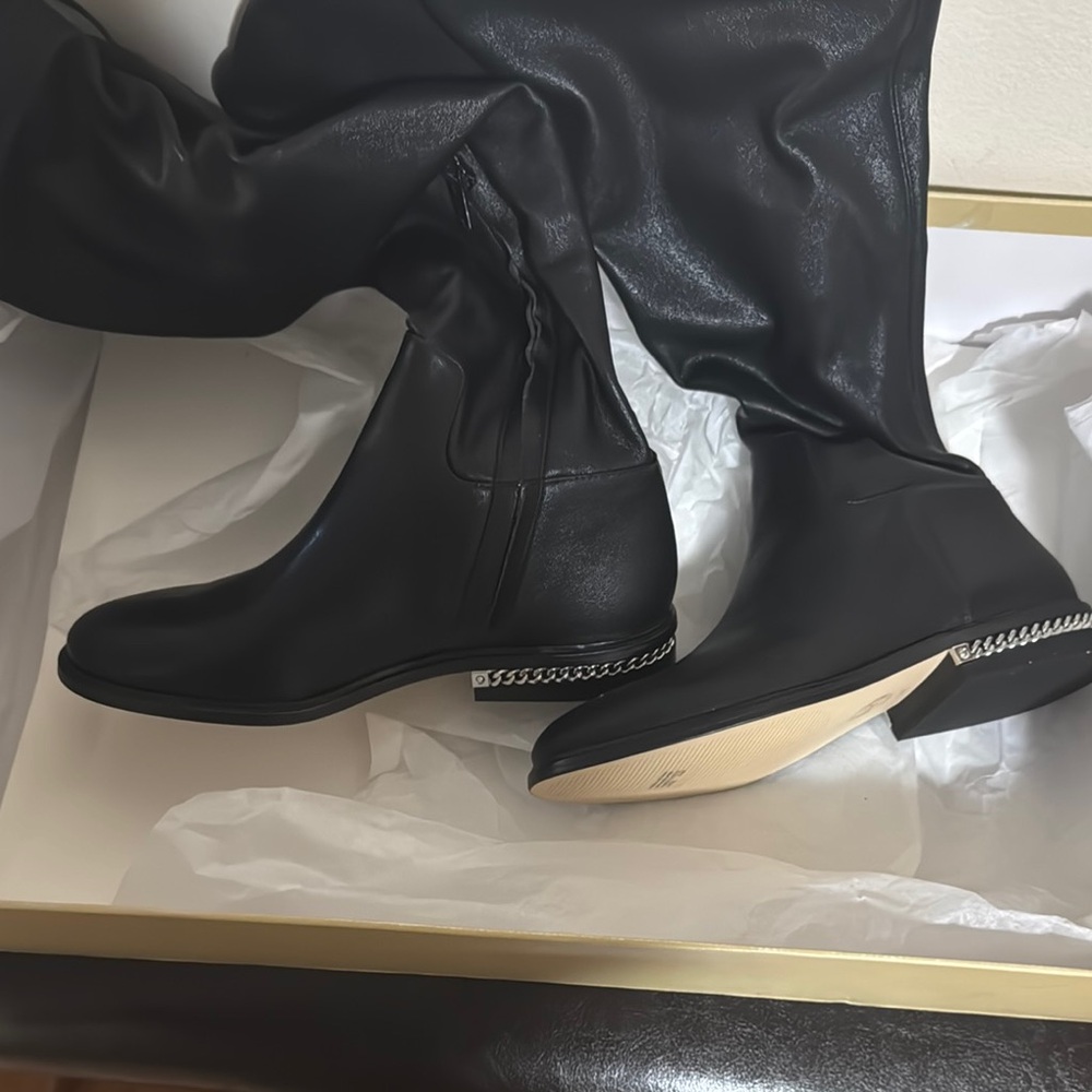 Sleek Black Leather Heeled Boots with Chain Accent